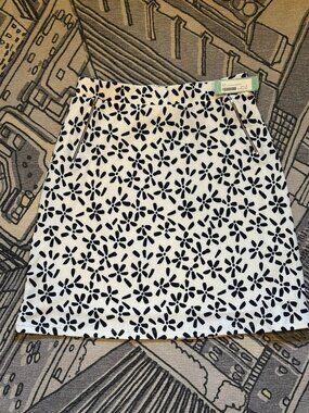 NWT Le Lis Maura Zip Pocket Skirt – White/Cream & Navy Floral – XL – Stitch Fix